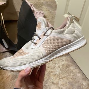 Adidas Bounce Tennis Shoes